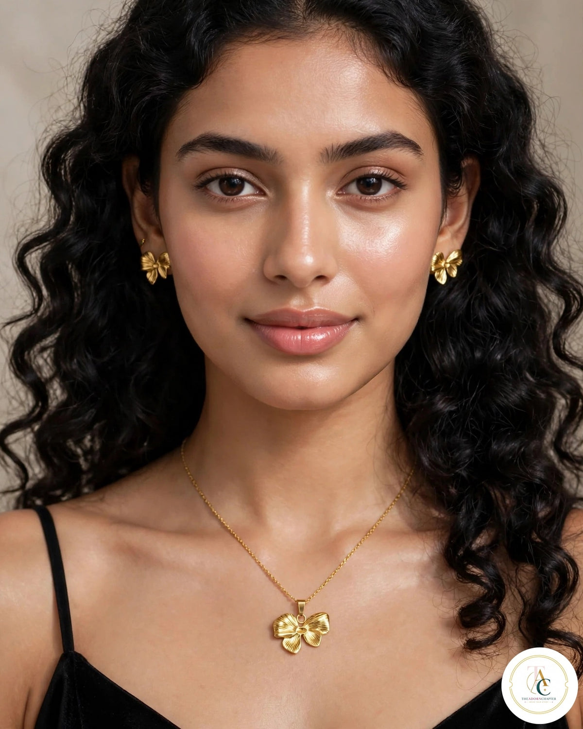 The Bow pendant set